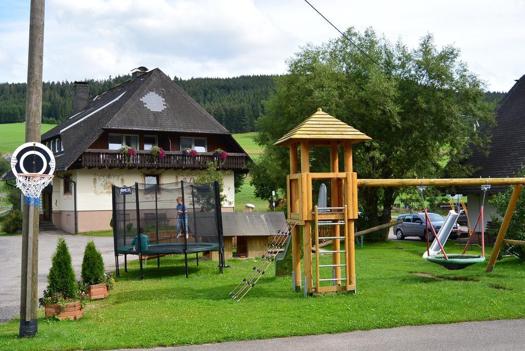 Hotel Zum Loewen - Unteres Wirtshaus Titisee-Neustadt Exterior foto